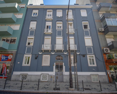 Apartamento T3 +1 com Logradouro - Almirante Reis - Lisboa