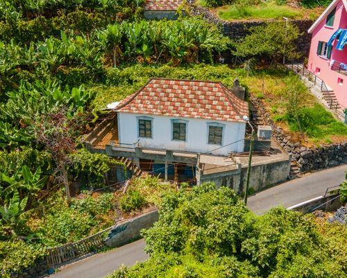 Moradia V2 para reconstruir + Terreno 3.575 m2 Cultivado- Ribeira Brava, Tábua, Madeira