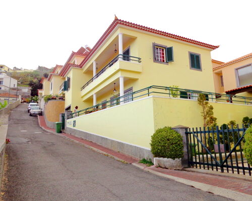 Linda casa com uma das melhores vistas do Funchal.