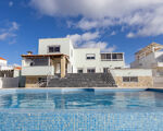 Moradia de Luxo T5 – Azenhas do Mar / Sintra com 551 m2 em lote de 2.130 m2.
