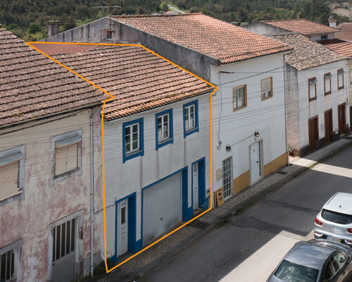 Moradia para remodelação total na Aldeia Nova, Vila Nova de Poiares/House for total refurbishment in Aldeia Nova, Vila Nova de Poiares.