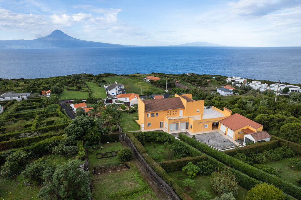 Propriedade Onde Encontra a Paz e a Beleza Natural única na ilha de São Jorge - Açores