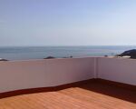 SUPERBE maison mitoyenne PITTORESQUE située dans un cadre calme avec une terrasse impressionnante ,une vue magnifique sur la mer et à seulement 10 Mn de la plage !!!
