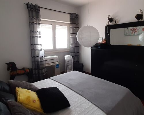 Apartamento T1 +1 na Rinchoa com janelas PVC oscilo batestes e estores elétricos