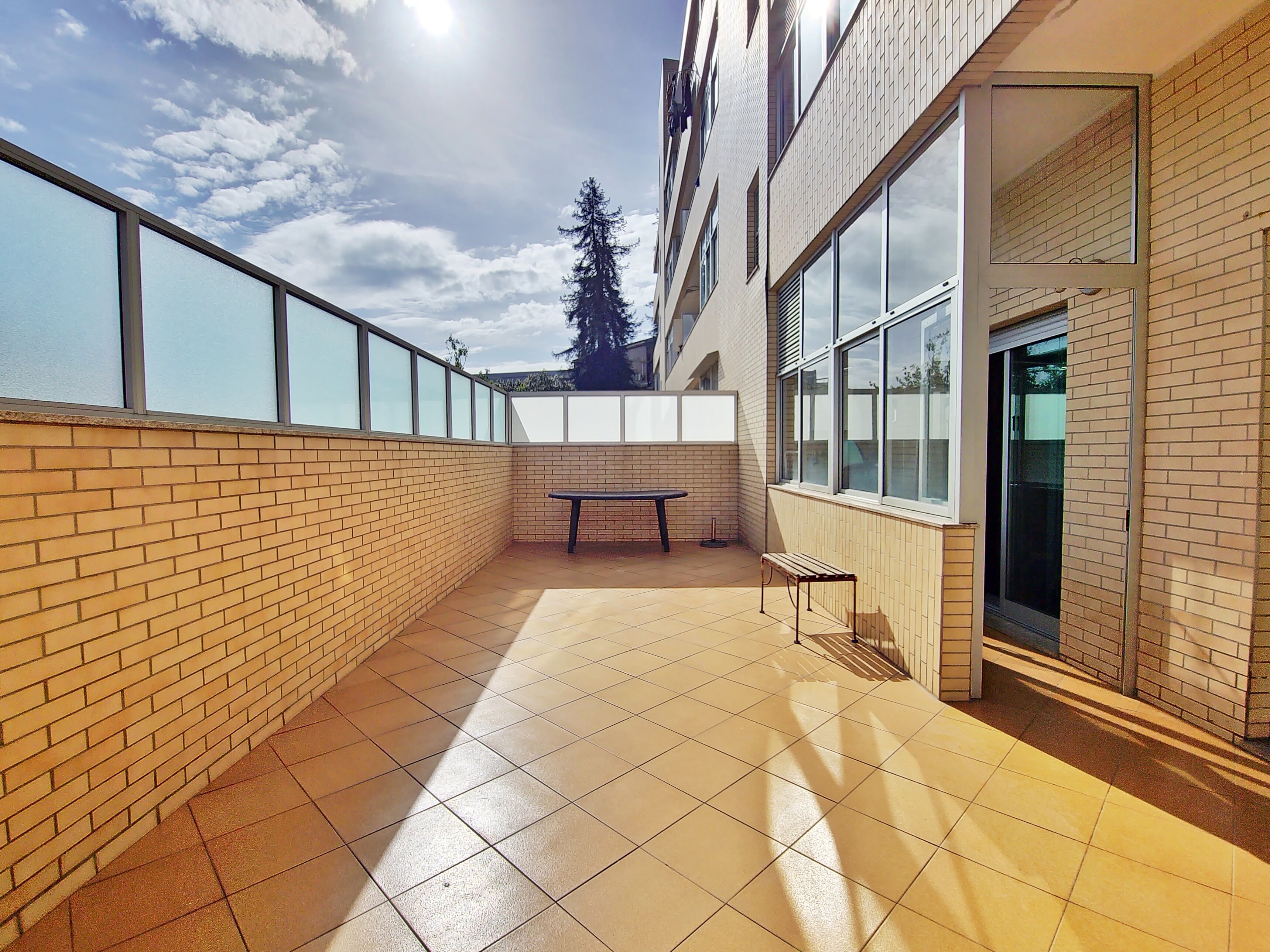 Apartamento T1 localizado em zona privilegiada Rio tinto / terraço /excelente exposição Solar