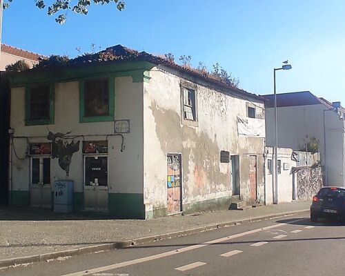 Moradias com terreno para reconstrução em Matosinhos, Porto
