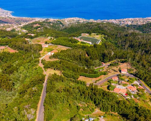 Maravilhoso Terreno com LEVADA e frente a ESTRADA em Gaula, Achada do Marques, Madeira, Portugal