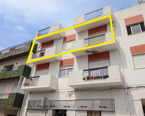 Apartamento T3 em 2º andar com terraço, na Rua de Coimbra, na Figueira da Foz