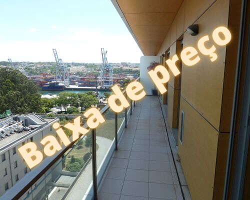 Baixa de preço: Apartamento T2, andar alto com excelente exposição solar, avarandado, Leça da Palmeira próximo à Exponor - Matosinhos