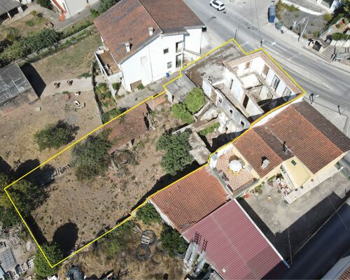Moradia  para Reconstruir, no centro de Miranda do Corvo, a 5 minutos da A13 e a 15 minutos de Coimbra