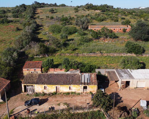 Land with a house and a warehouse in the countryside - Mexilhoeira Grande