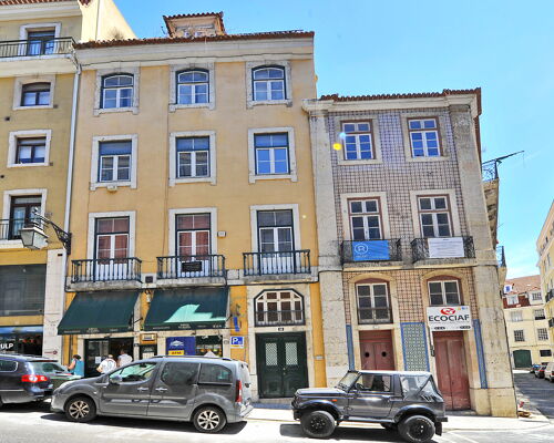 Simpatico Apartamento T3  na Rua da Madalena na Baixa  de Lisboa . Para  Arrendamento