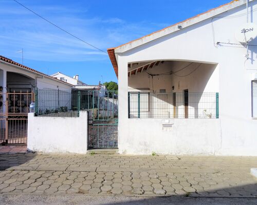 Moradia T3 com anexo e logradouro | Rua do Convívio em Pontes - Setúbal