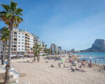 Exclusivo piso en primera línea de playa en Calpe – ¡Vistas al Mediterráneo!