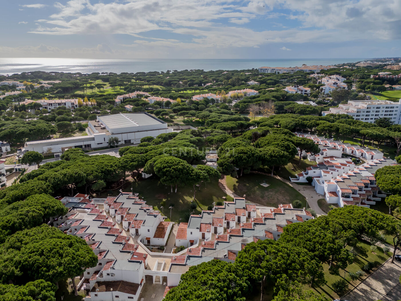 (VENDIDO) Apartamento T0 C/ Varanda a 1 Km da Praia da Falésia ...