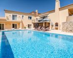 Luxury 4 bedroom villa located in Vale da Pinta Golf Resort.