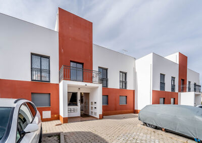 Properties For Sale in Olhos De Agua, Portugal