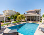 4 bedroom villa in Portimão with swimming pool