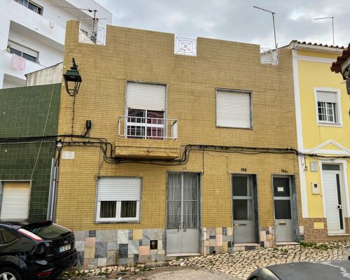 Floor House (T2 with 3 Floors on Rua Vasco Pires)