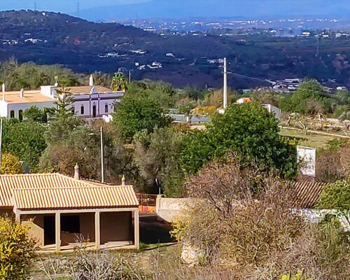 Prédio misto com moradia em fase de construção, Monte Novo, Paderne, Albufeira, Algarve