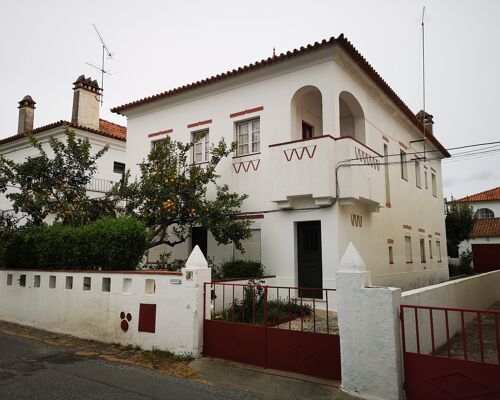 Andar de moradia T4 em Évora com excelente localização, perto do Centro Histórico, Hospitais e Universidade